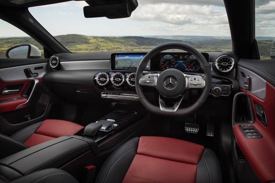 Торпедо Mercedes-Benz CLA200 AMG Line (C118) 2019 года  (UK) (фото 3 из 40)